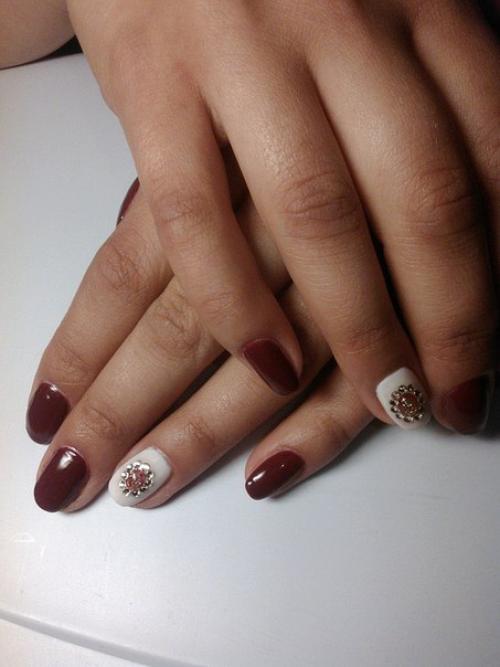 Красавицы, завершите свой новогодний образ красивым маникюром. 01