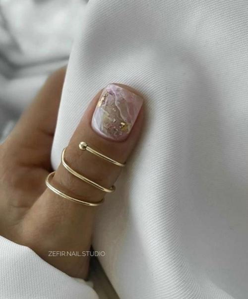 Пастельные и нейтральные цвета в маникюре создают легкий и свежий образ. 06