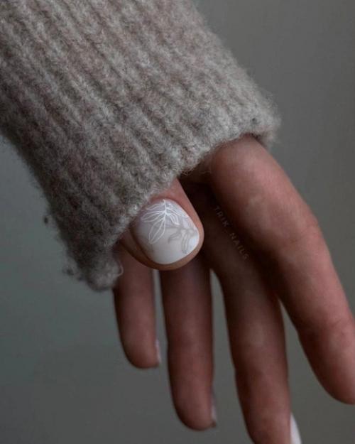 Пастельные и нейтральные цвета в маникюре создают легкий и свежий образ. 04