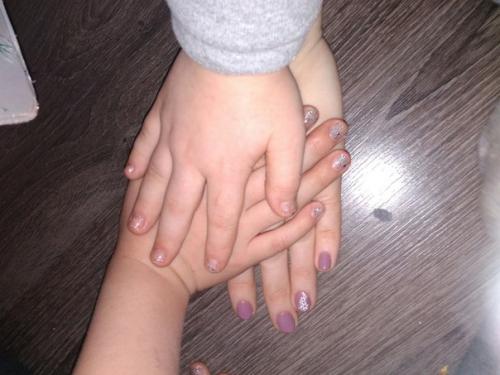 Сегодня случилось удивительное - сводили себя на маникюр. 01