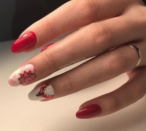 С новым маникюром в красном цвете вы окажетесь в центре общего внимания. 05