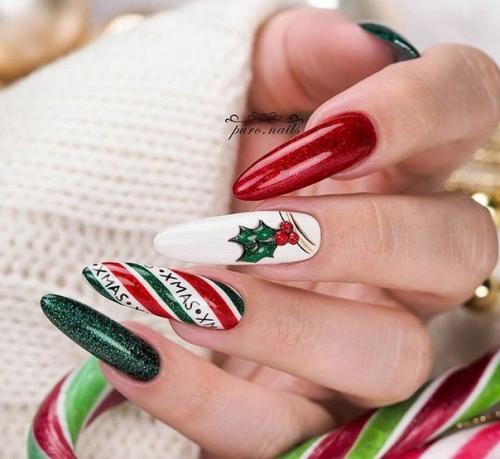 С новым маникюром в красном цвете вы окажетесь в центре общего внимания. 09