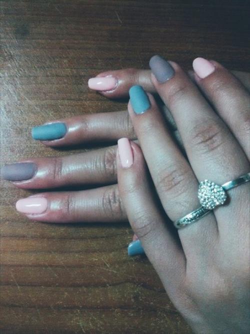 Добрый день. Модель на маникюр и педикюр покрытие гель лаком ищу. 07