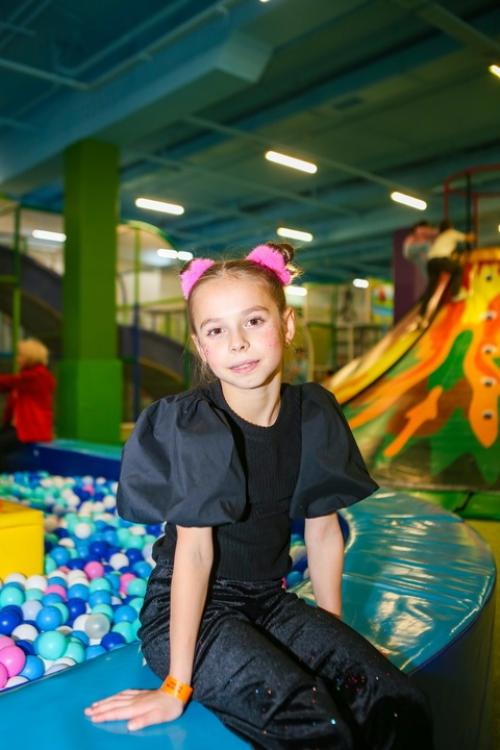 Дианочка, такая уже большая, смотрю на фото и вижу, как повзрослела! 01