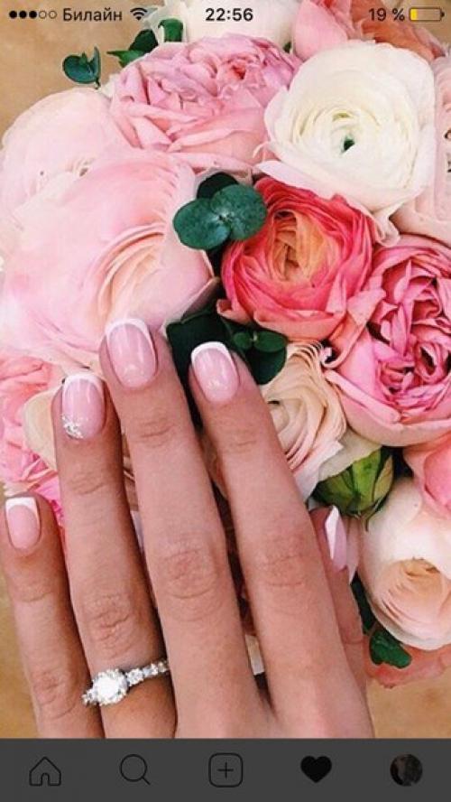 Девочки, ну уже сколько не перепробовала розовых оттенков глаков, на типсах в магазине одно, в реале другое. 01