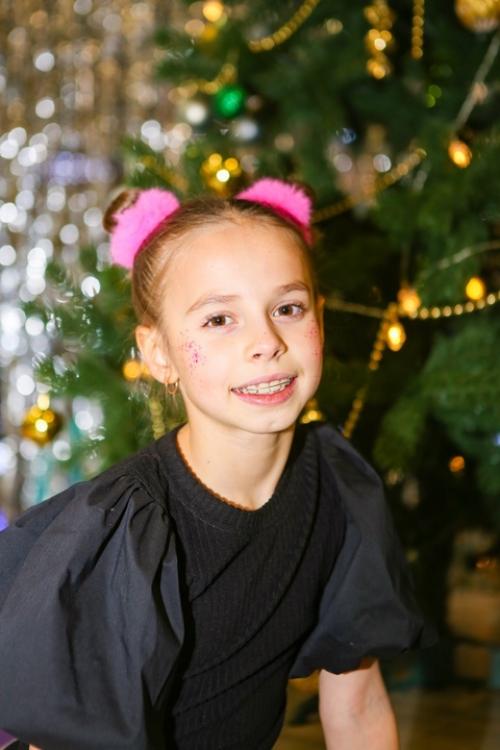 Дианочка, такая уже большая, смотрю на фото и вижу, как повзрослела! 06