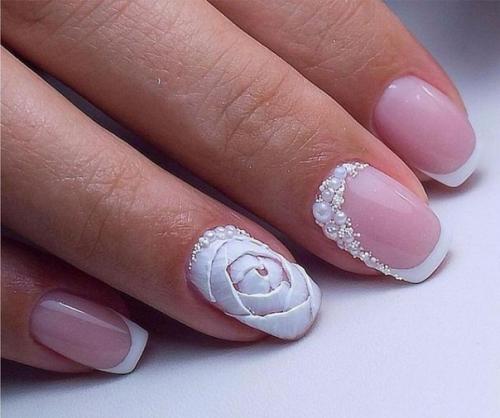 Классический французский маникюр с белыми цветами. 04