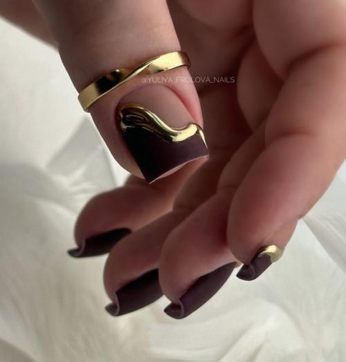 В 2024 году темные оттенки гель - лака стали настоящим хитом среди обладательниц коротких ногтей. 01