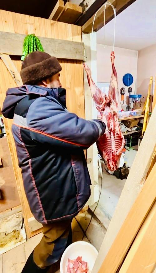 Сельские мужики продолжают не заниматься этим долгие поколения: 02