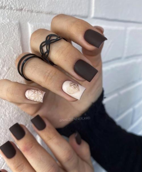 В 2024 году темные оттенки гель - лака стали настоящим хитом среди обладательниц коротких ногтей. 03