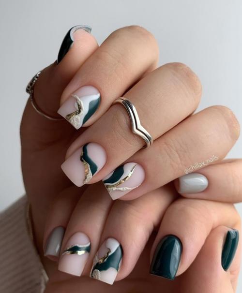 В 2024 году темные оттенки гель - лака стали настоящим хитом среди обладательниц коротких ногтей. 04