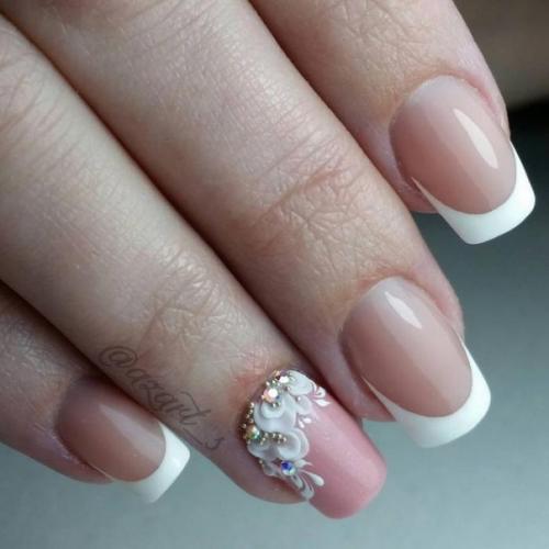 Классический французский маникюр с белыми цветами. 06