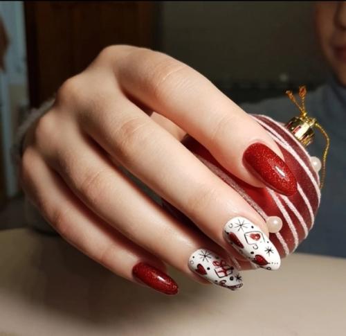 Поздравляю коллег и всех причасных, с днём мастера ногтевого сервиса. 01