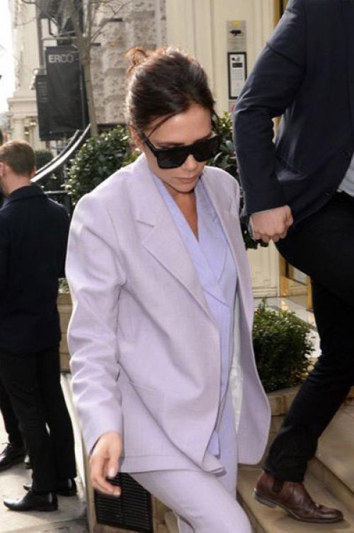 Виктория Бекхэм магазин своего бренда в Лондоне посетила. 04