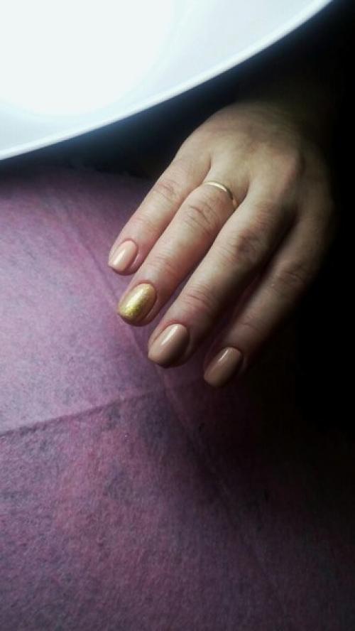 Я самоучка, занимаюсь наращиванием и гель - лаком 3 месяца. 07