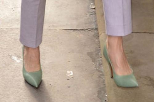 Виктория Бекхэм магазин своего бренда в Лондоне посетила. 05