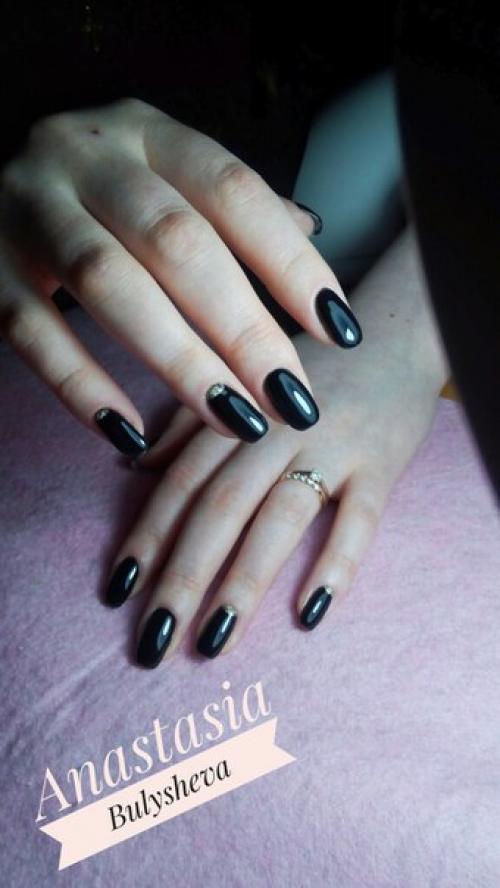 Я самоучка, занимаюсь наращиванием и гель - лаком 3 месяца. 04