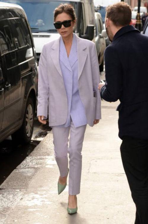 Виктория Бекхэм магазин своего бренда в Лондоне посетила. 02