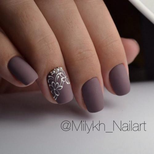 Подскажите пожалуйста, какой маникюр будет красивее? 02