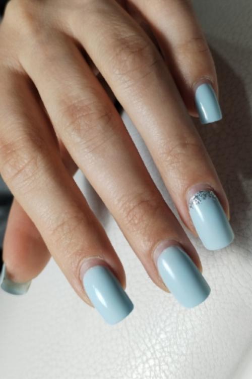 Скажу по секрету, красивый цвет ногтей - это не самый главный аспект в маникюре. 01