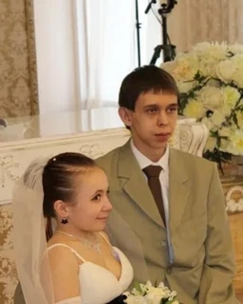 Валерия кожемяко из Екатеринбурга - самая маленькая мама в России: её рост всего 109 см. 01