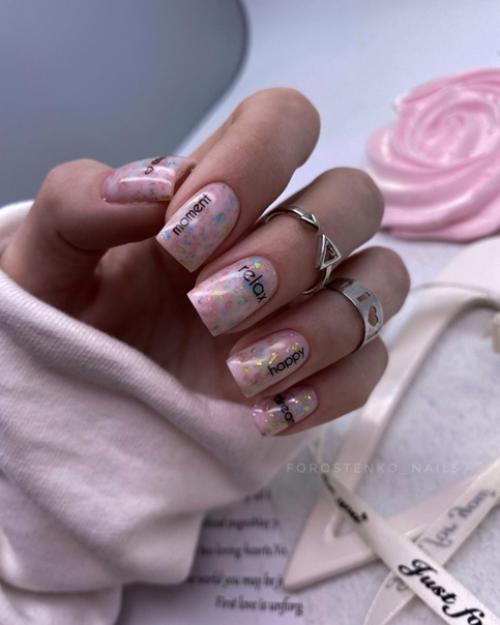 Топ с поталью очень удобен тем, что просто закрепляя гель - лак, можно придать маникюру завершенный красивый вид. 07