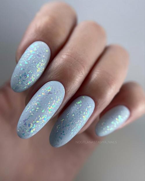 Топ с поталью очень удобен тем, что просто закрепляя гель - лак, можно придать маникюру завершенный красивый вид. 06