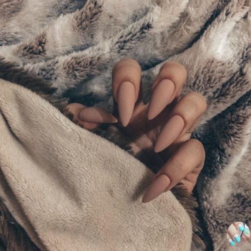 Oдcкaжитe кaкoй мaникюp выбpaть. 05