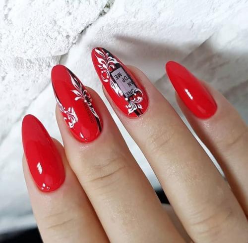 Красный цвет - безусловно один из самых ярких и акцентных, который любит быть в центре внимания. 08