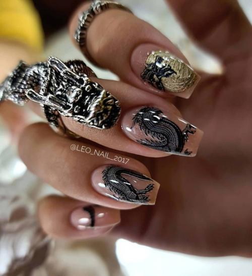 Все вы, наверняка слышали, что самая модная форма ногтей в 2021 - овальная и миндалевидная, отличающиеся плавными мягкими очертаниями. 01