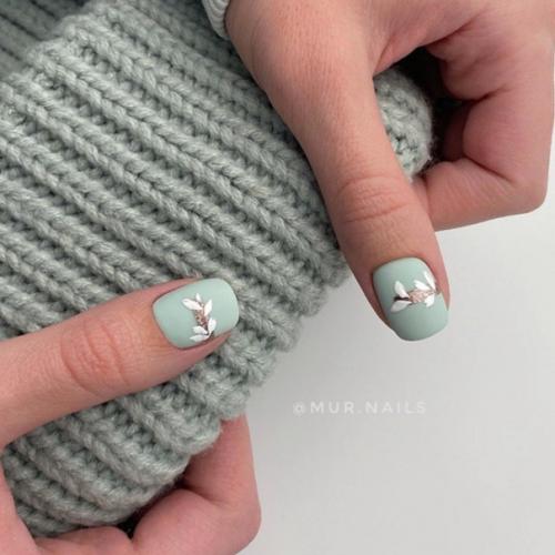 Маникюр на короткие ноготки. 05