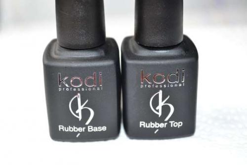 Девушки - мастера, может у кого нибудь остался пустой бутылек от базы или топа с удобной кисточкой, прекрасно если будет от коди. 02