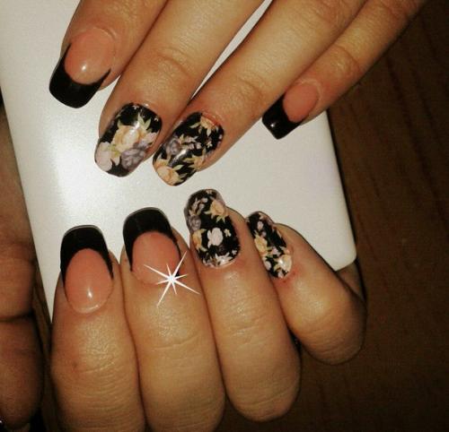 Занимаюсь наращиванием около месяца, сделала сама себе, первый раз рисовала на себе френч, можно критику и ошибки пожалуйста? 01