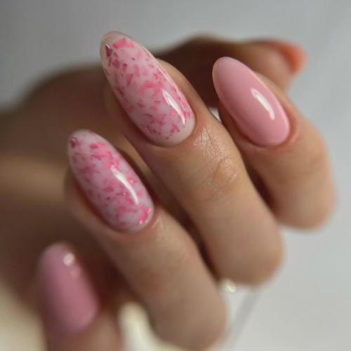 Топ с поталью очень удобен тем, что просто закрепляя гель - лак, можно придать маникюру завершенный красивый вид. 08