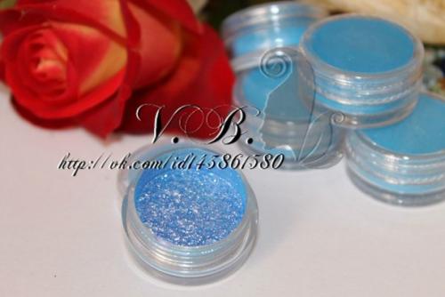 Девочки покидайте пожалуйста дизайны ногтей под это платье что б подходило. 01