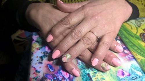 Привет) девочки не судите строго, купила себе гель лаки и всяческий дизайн, получаю огромное удовольствие делая маникюр? 01