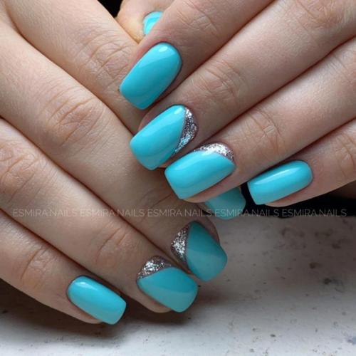 Маникюр в оттенках голубого небесно. 04