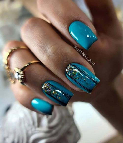 Все вы, наверняка слышали, что самая модная форма ногтей в 2021 - овальная и миндалевидная, отличающиеся плавными мягкими очертаниями. 03