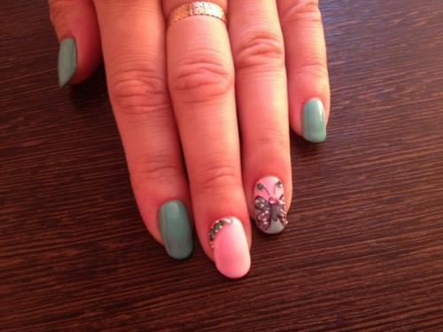 Девушки: - хочу услышать любую критику. 05