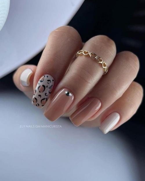 Женский маникюр - это не просто уход за ногтями, это искусство, которое выражает женственность и красоту. 05