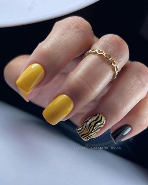 Женский маникюр - это не просто уход за ногтями, это искусство, которое выражает женственность и красоту. 03