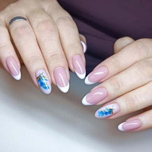 Французский маникюр, или так называемый френч, сохраняет свою популярность на протяжении многих лет. 05