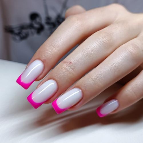 Французский маникюр, или так называемый френч, сохраняет свою популярность на протяжении многих лет. 02