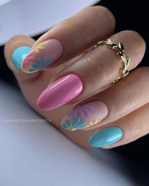 Женский маникюр - это не просто уход за ногтями, это искусство, которое выражает женственность и красоту. 04