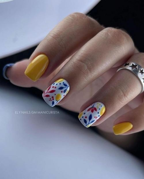 Женский маникюр - это не просто уход за ногтями, это искусство, которое выражает женственность и красоту. 02