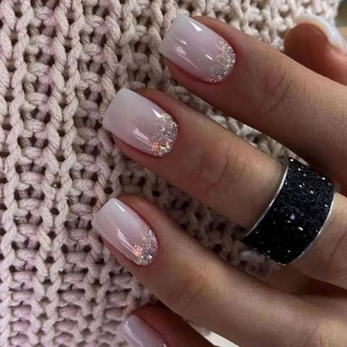 Женский маникюр - это не просто уход за ногтями, это искусство, которое выражает женственность и красоту. 06