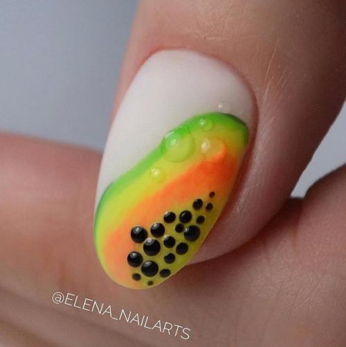 Акцент на большом пальце - новинки модного маникюра для весны и лета. 04