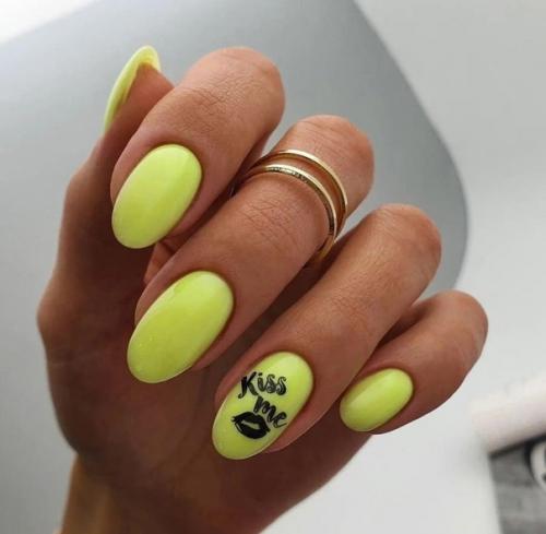 Акварельный маникюр, имитирующий нежные краски и переходы цветов, создает неповторимый и эффектный образ на ногтях. 04