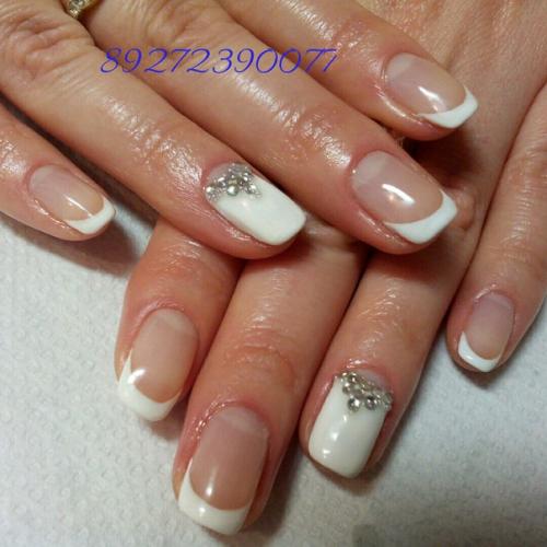 Милые девушки есть места на маникюр гель. 03