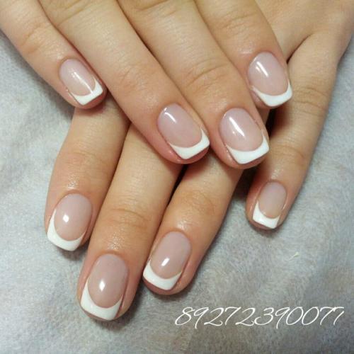 Милые девушки есть места на маникюр гель. 09